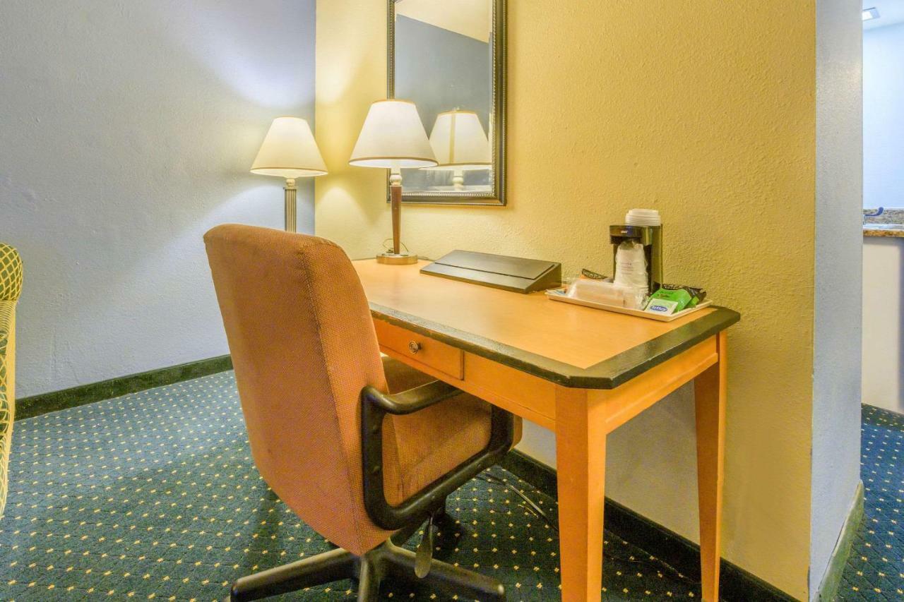 Aire Hotel Lebanon Hershey Extérieur photo