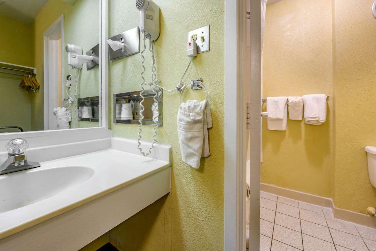Aire Hotel Lebanon Hershey Extérieur photo