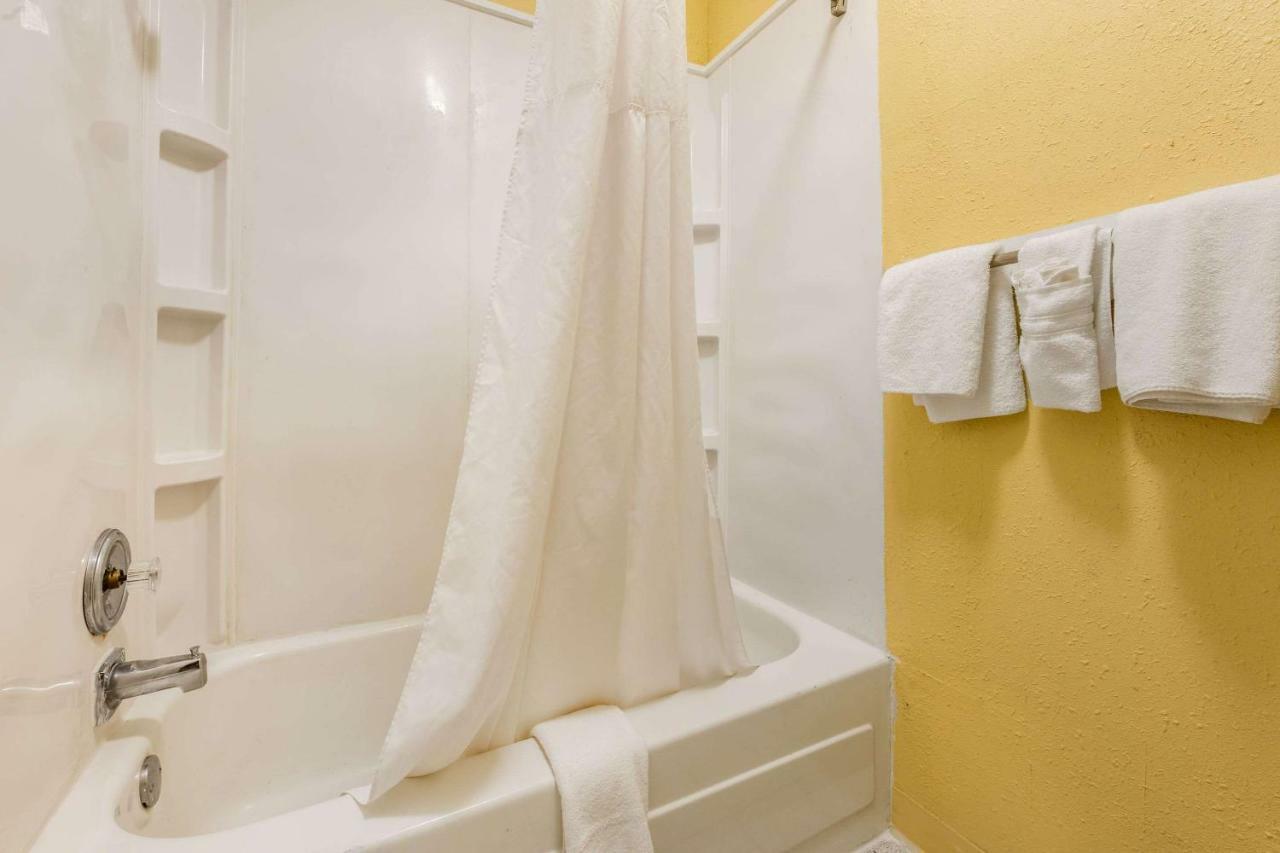 Aire Hotel Lebanon Hershey Extérieur photo