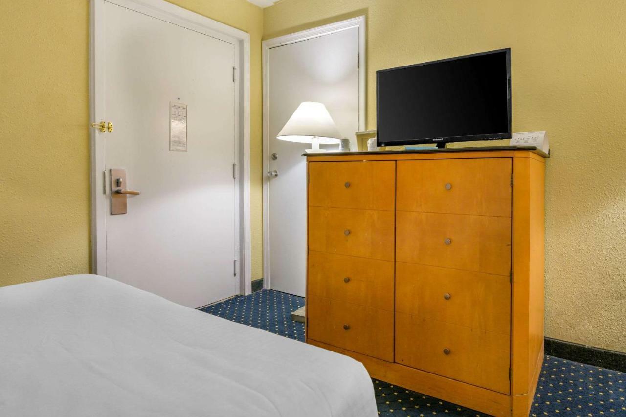 Aire Hotel Lebanon Hershey Extérieur photo