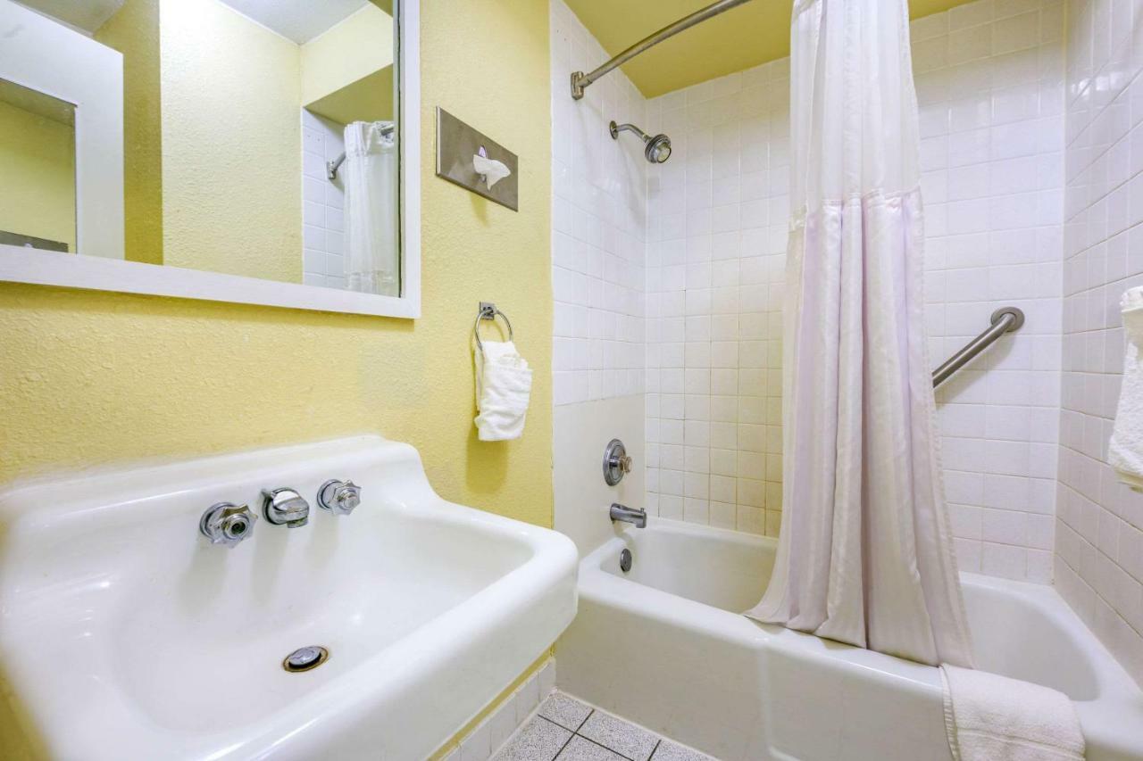 Aire Hotel Lebanon Hershey Extérieur photo