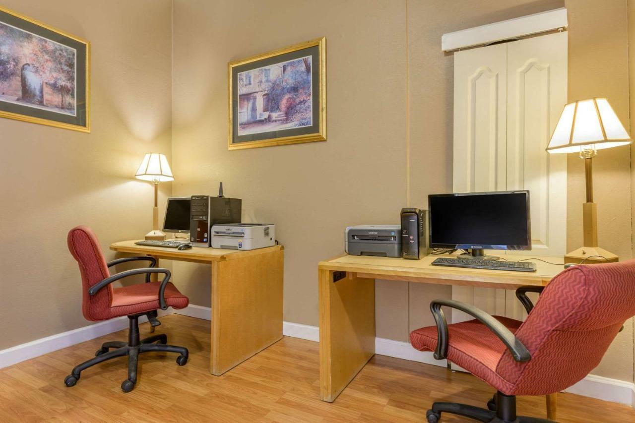 Aire Hotel Lebanon Hershey Extérieur photo